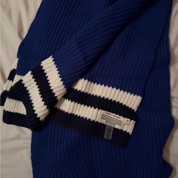 NWOT Tory Sport Knitted Striped Blue and White Scarf - Picture 1 of 2